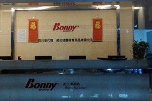 成都市武侯区成都市新乐北街(成雅高速下)，三十所新北小区宿舍4幢对面